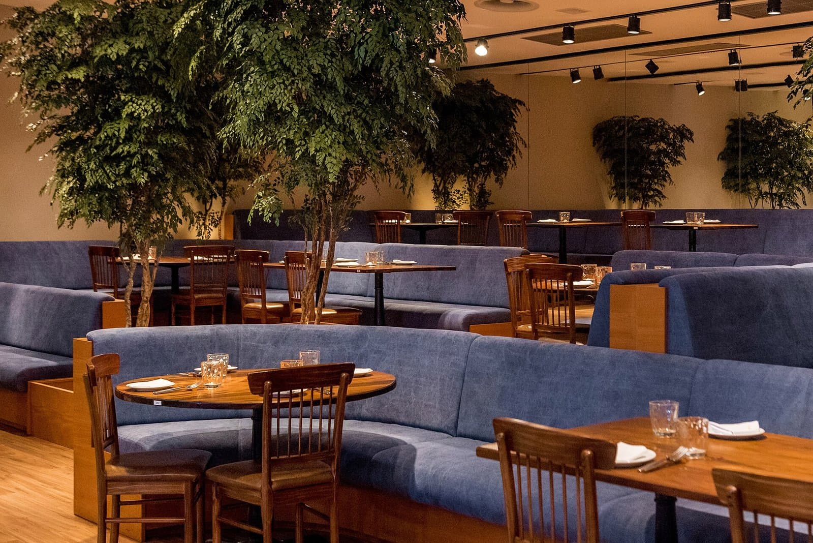 Cushioned Booth Seating (Straight)